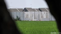 Berjalannya waktu, lahan sawah di kawasan tersebut pun terus menyusut dan berubah fungsi menjadi perumahan.