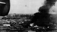 Meski kondisi persenjataan rakyat Indonesia tak secanggih yang dimiliki para penjajah, keberanian mereka untuk memperjuangkan kemerdekaan Indonesia tak jarang membuat kesulitan para penjajah saat menghadapi perang tersebut. Keystone/Gettu Images.