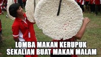 Ini dia kerupuk jumbo untuk lomba makan kerupuk. Pasti bikin kenyang sampai malam! Foto: Istimewa