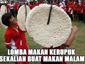 Ikutan Lomba Makan Kerupuk? Lihat Dulu 10 Meme Kocak Ini