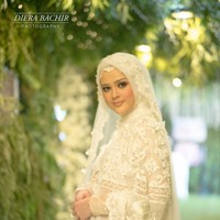 Cut Meyriska terlihat anggun memesona di hari pengajian jelang pernikahannya dengan Roger Danuarta. Meyriska menggelar pengajian di rumahnya di Medan yang juga akan menjadi lokasi pernikahannya dengan Roger pada 17 Agustus 2019 besok. Foto: Dok. Instagram @dierabachir