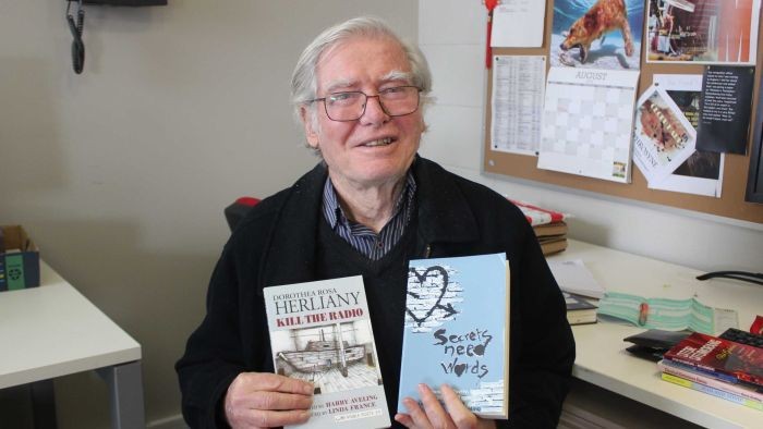 Harry Aveling Profesor Penerjemah dari Australia yang Cinta Sastra Indonesia