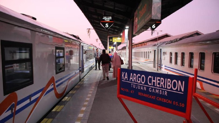 Kereta Argo Cheribon
