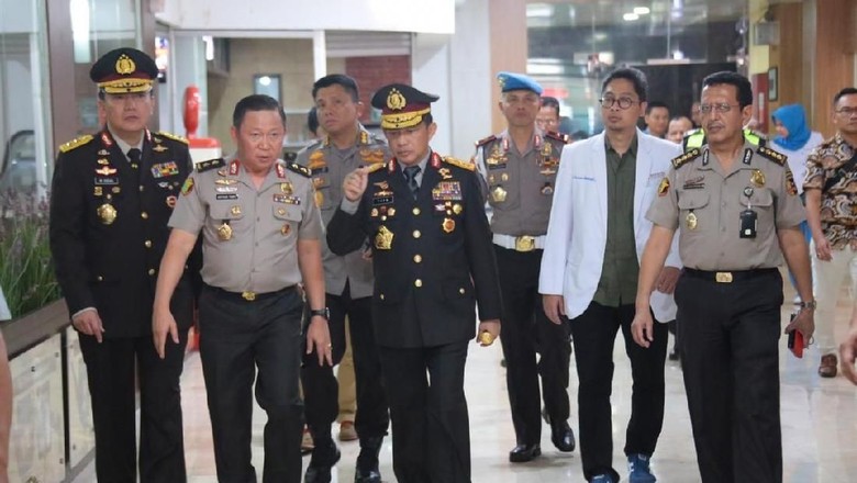 Ke RSPP, Kapolri Harap Ipda Erwin yang Luka Bakar Segera Lewati Masa Kritis Ke RSPP, Kapolri Harap Ipda Erwin yang Luka Bakar Segera Lewati Masa Kritis
