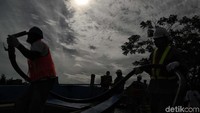 Sehingga untuk menyediakan pasokan listriknya, PLN harus mengoperasikan PLTD Deudap yang saat ini kapasitasnya 300 kVA.