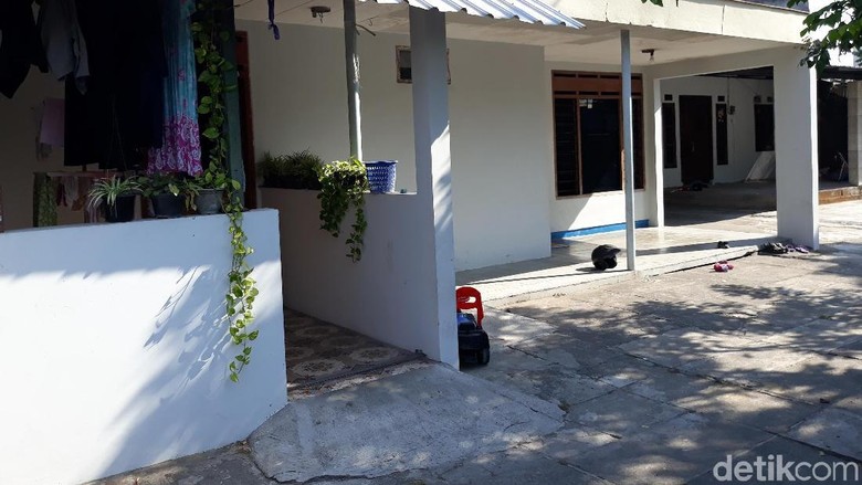 Densus 88 Geledah Rumah Residivis Kasus Terorisme di Solo Densus 88 Geledah Rumah Residivis Kasus Terorisme di Solo
