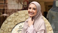 Zaskia Sungkar saat ditemui di kawasan Cipete, Jakarta Selatan pada Kamis (15/8). Pool/Noel/detikFoto.