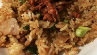 Tanpa diaduk, kering pedas teri jengki juga enak dijadikan topping nasi goreng, Ayo, sarapan! Foto : Instagram @chefonboard