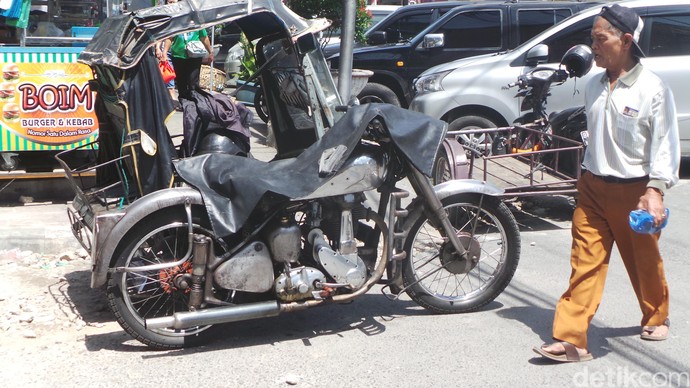 BSA, Motor Zaman Penjajahan yang Kini Jadi Becak di Siantar BSA, Motor Zaman Penjajahan yang Kini Jadi Becak di Siantar