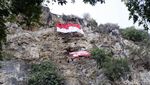 Potret Sang Saka Merah Putih Berkibar di Tebing 48 Citatah