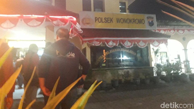 Pria Penyerang Polsek Wonokromo Terindikasi Kelompok ISIS Pria Penyerang Polsek Wonokromo Terindikasi Kelompok ISIS