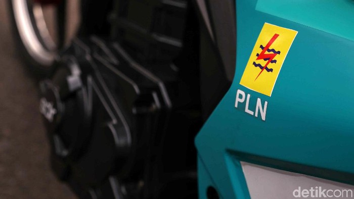 PT PLN (Persero) luncurkan motor listrik di Aceh. Motor ramah lingkungan itu nantinya akan digunakan petugas PLN untuk kegiatan operasional.