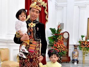 Saat Jokowi Berbagi Semangat Kemerdekaan dengan Jan Ethes dan Sedah