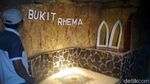 Foto: Bukit Rhema, Gereja Ayam & Wisata Religi Semua Agama