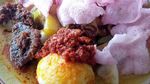 Lamaknyo! Sarapan Katupe Gulai Cubadak di Minggu Pagi