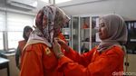 Wanita Tangguh Penjaga Listrik di Ujung Barat RI