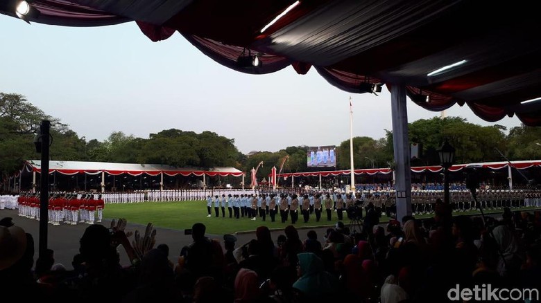 Bendera Merah Putih Diturunkan, Upacara HUT Ke-74 RI di Istana Selesai Bendera Merah Putih Diturunkan, Upacara HUT Ke-74 RI di Istana Selesai