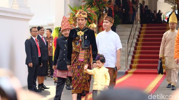 Jokowi dan Jan Ethes di Istana jelang HUT ke-74 RI (Andhika Prasetia/detikcom)