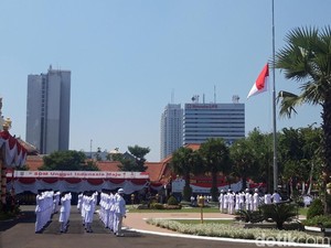 Upacara Detik-detik Proklamasi di Gedung Grahadi Surabaya Berlangsung Khidmat