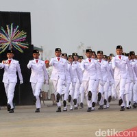 Sebanyak 68 anggota Pasukan Pengibar Bendera Pusaka (Paskibraka) untuk upacara hari kemerdekaan RI yang ke-74 di Istana Negara. Anggota Paskibraka 2019 berasal dari perwakilan masing-masing provinsi di Indonesia. Foto: Rifkianto Nugroho