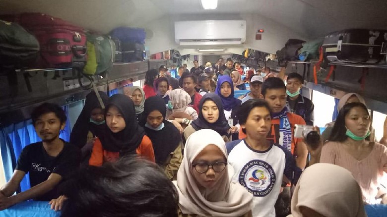 Pengganti Upacara Bendera, Penumpang KA Nyanyi Lagu Indonesia Raya Pengganti Upacara Bendera, Penumpang KA Nyanyi Lagu Indonesia Raya