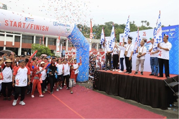 Bareng BRI, 5.000 Peserta Jalan Sehat Ramaikan HUT ke-74 RI di Papua