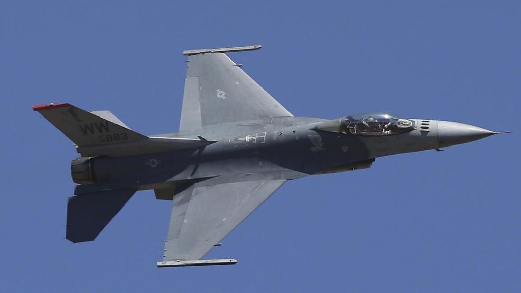 Lintasi Eropa Tanpa Izin, Pesawat Misterius Dikejar Jet Tempur F-16!