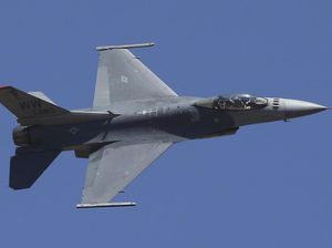Viral Jet Tempur F-16 Dicuci Manual, TNI AU: Teknisi Bisa Inspeksi Lebih Detail