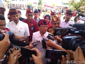Gubernur Koster Bangga Jokowi Pakai Baju Adat Bali Saat HUT Ke-74 RI