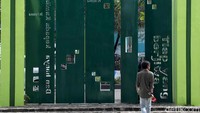 Kuburan massal korban tsunami Aceh tersebut berada di halaman bekas Rumah Sakit Umum Meuraxa yang mengalami kerusakan cukup parah akibat bencana yang melanda wilayah Aceh dan sekitarnya itu pada 14 tahun yang lalu.