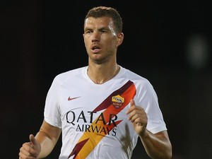 MU Pantau Edin Dzeko dan Nicolo Zaniolo