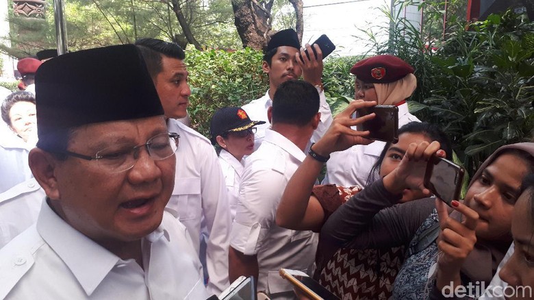 Prabowo: Kalau Tak Masuk Kabinet, Kami Loyal Sebagai Penyeimbang Prabowo: Kalau Tak Masuk Kabinet, Kami Loyal Sebagai Penyeimbang