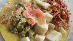 Lamaknyo! Sarapan Katupe Gulai Cubadak di Minggu Pagi