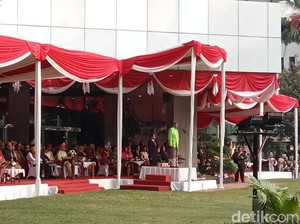 Menhub Upacara HUT ke-74 RI Pakai Blangkon