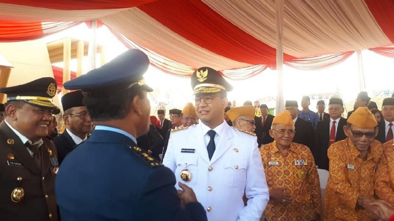 Upacara HUT RI di Pulau Reklamasi, Anies Tiba Bareng PNS Upacara HUT RI di Pulau Reklamasi, Anies Tiba Bareng PNS