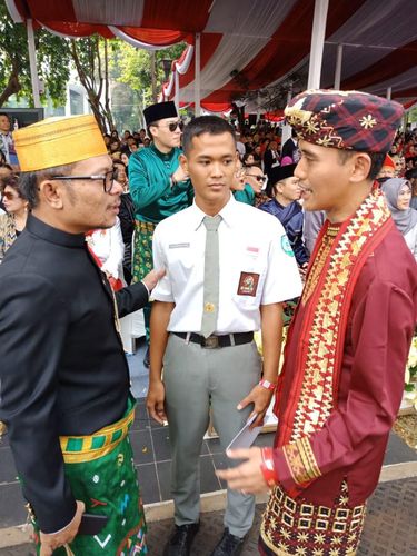 Keduanya sempat bertamu Menaker Hanif Dhakiri