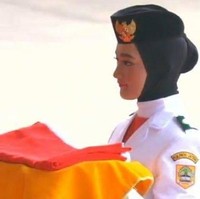 Salma tergabung dalam Tim Merah yang merupakan anggota pengibar merah putih.  Salma berkolaborasi bersama rekan paskibraka Tim Merah lainnya, Muhammad Azan selaku Komandan Kelompok (Danpok) dan Pembentang Rayhan Alfaro.  Ada juga Tim Putih yang akan bekerja di penurunan bendera sore hari nanti.   Foto: dok. Youtube, Instagram