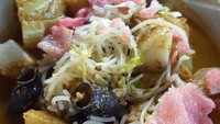 Katupe dengan gulai langkikang (siput) ditambah suun, rasanya makin mantap. Foto : Instagram @johnychoo