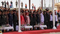 Berlaku sebagai perwira upacara, yaitu Kepala Satuan Polisi Pamong Prana Provinsi DKI Jakarta, Arifin. Sedangkan Komandan upacara dari satuan polisi pamong Praja Provinsi DKI Jakarta, Eko Saptono Upacara peringatan HUT RI di pulau D reklamasi ini dikuti oleh PNS di lingkungan Pemprov DKI.