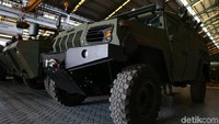 Berbicara mobil nasional, mungkin banyak detikers melupakan perusahaan yang beroperasi di Bandung, Jawa Barat. Perusahaan tersebut tak lain dan tak bukan adalah PT Pindad (Persero) yang bahkan lebih nasionalis karena mendukung sistem pertahanan dan keamanan NKRI.