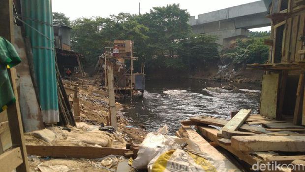 Alasan Warga di Bantaran Perlebar Lahan ke Kali Ciliwung