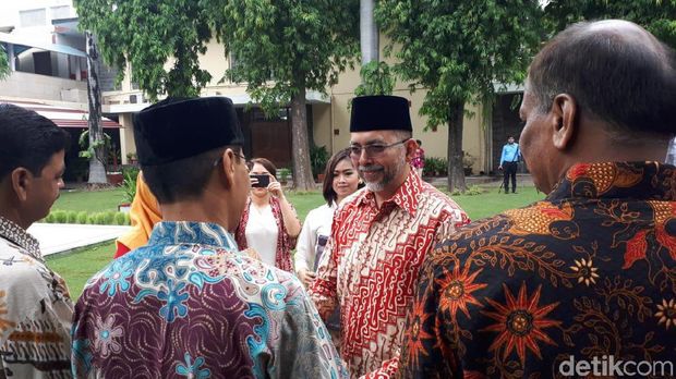 Duta Besar Indonesia untuk India, Sidharto Suryodipuro.