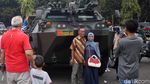 Antusias Warga Menonton Upacara 17 Agustus di Monas