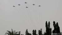 Acara peringatan proklamasi kemerdekaan ke-74 tahun Republik Indonesia digelar di Istana Merdeka, Jl Medan Merdeka Utara, Sabtu (17/8/2019). Setelah Paskibraka meninggalkan halaman depan Istana, pembawa acara menginformasikan bahwa pesawat tempur akan melintas.