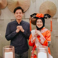 Terakhir ada Roger Danuarta. Pria berdarah Tionghoa itu resmi memeluk Islam pada Oktober 2018. Kini dirinya semakin memperdalam agama yang dijalaninya itu bersama sang istri. Foto: Instagram @ojeychikaofficial