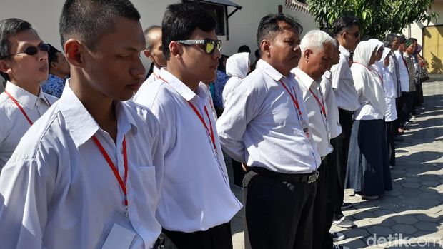 Semangat Tunanetra Ikuti Upacara HUT Ke-74 RI di Solo