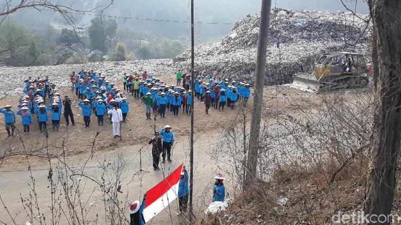 Saat Pemulung Memaknai Kemerdekaan RI dari Timbunan Sampah Saat Pemulung Memaknai Kemerdekaan RI dari Timbunan Sampah