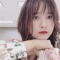 Cita-cita Jadi PenyanyiGoo Hye Sun atau terlahir dengan nama Ku Hye-sun lahir di Incheon, Korea Selatan, 9 November 1984. Sejak kecil Hye Sun punya minat yang tinggi pada dunia musik hingga bercita-cita menjadi penyanyi. Hye Sun kemudian masuk ke sekolah seni  Seoul Institute of Arts. Foto: dok. Instagram @kookoo900