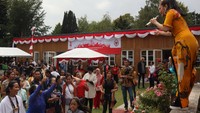 Penyanyi dangdut Kristina diundang secara khusus untuk menghibur warga di Kopenhagen.