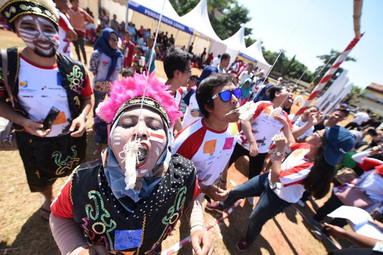 Warga Tuban Meriahkan Festival Merdeka Pertamina Warga Tuban Meriahkan Festival Merdeka Pertamina